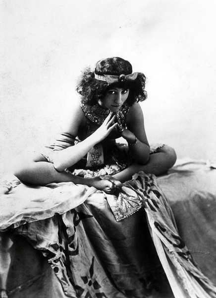 Colette (1873-1954) acting in ''Reve d''Egyptienne'', 1907 (b/w photo)  from Reutlinger Studio (1850-1937)