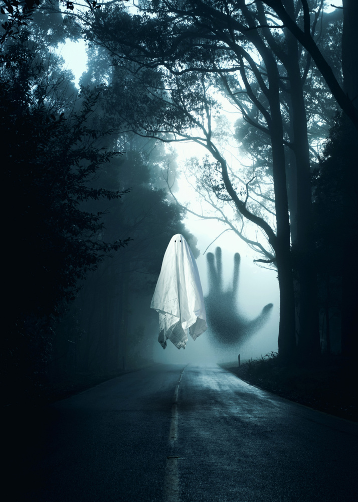 Geister-Halloween in der dunklen Straße from Al Barizi