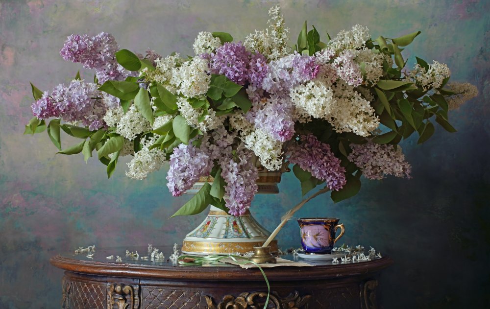 Stillleben mit lila Blumen from Andrey Morozov