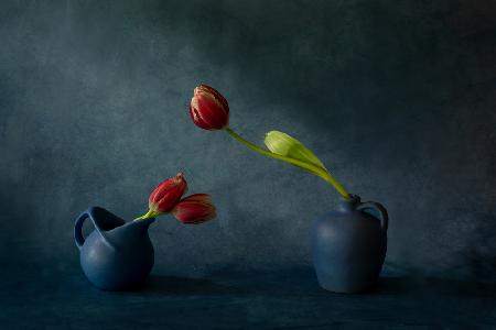 Tulpen und Vasen