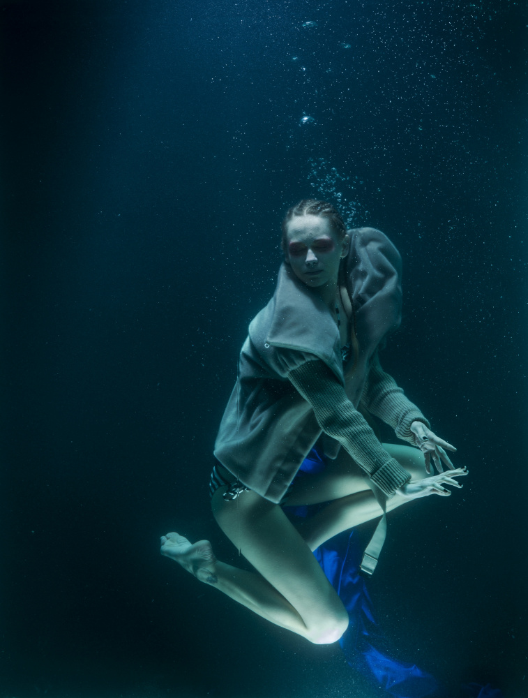 Künstlerische Porträtaufnahmen unter Wasser from engin akyurt