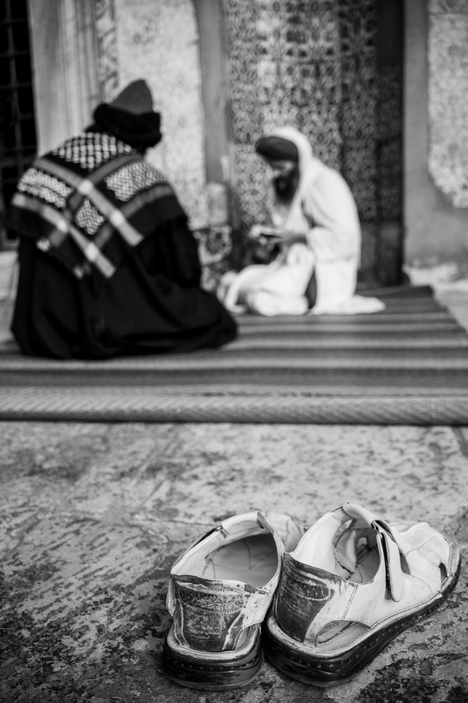 Männer beten in der Moschee from engin akyurt