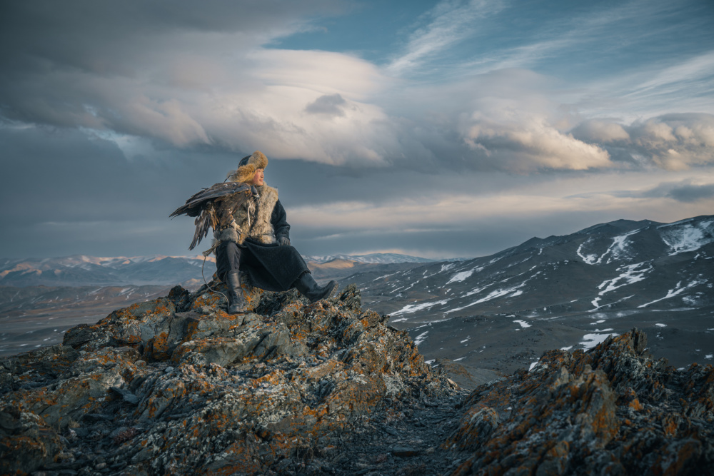 Ein junger Jäger und ein stimmungsvolles Altai-Gebirge from HIRAK BHATTACHARJEE