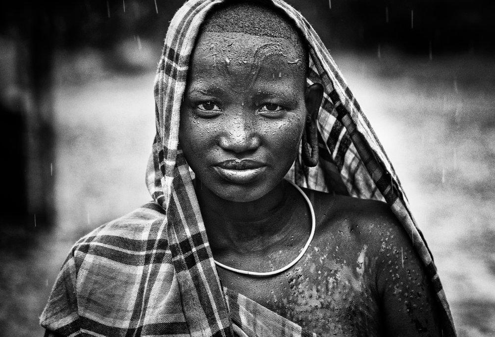 Surmi-Stammmädchen im Regen - Äthiopien from Joxe Inazio Kuesta Garmendia