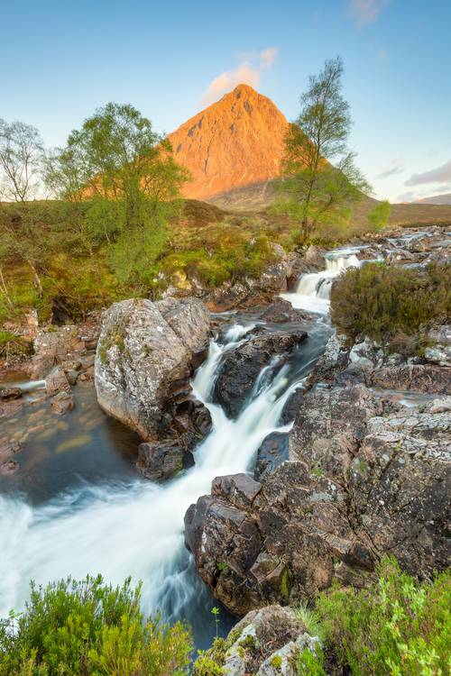 Etive Mor Wasserfall in Schottland mit Stob Dearg im Hintergrund from Michael Valjak