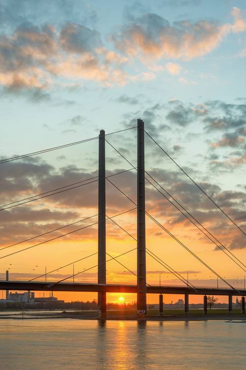 Rheinkniebrücke Düsseldorf im Sonnenuntergang from Michael Valjak