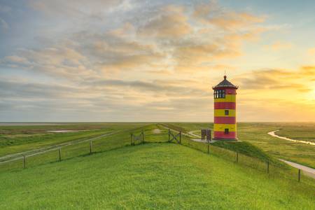 Sonnenaufgang beim Pilsumer Leuchtturm