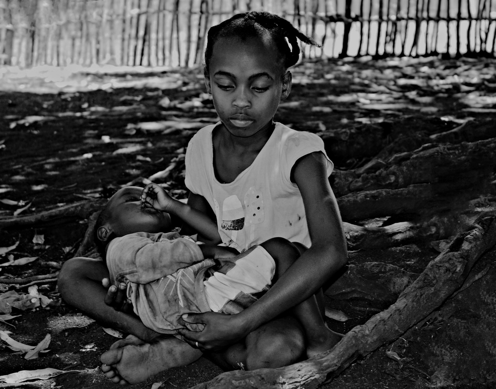 Kinder auf der neugierigen Insel Sakatia,Madagaskar from Michel Fournol