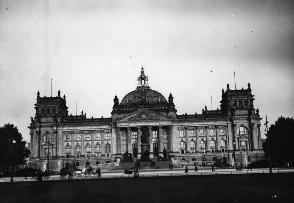Berlin,Reichstag,Gesamtansicht/Haeckel from 