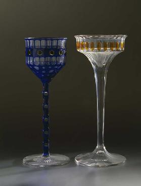 Kristallglas mit blauem Stiel und Glas mit facettiertem gelbem Stiel, 1906