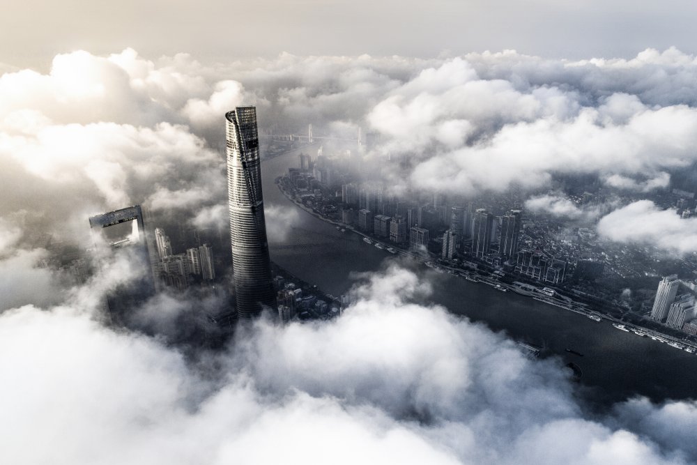 Shanghai in den Wolken from Ran Shen