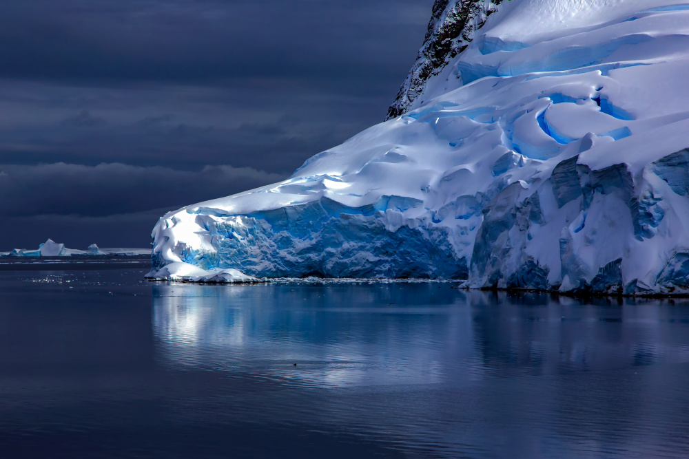 Die stillen blauen Eisberge in der Antarktis from Raymond Ren Rong Liu