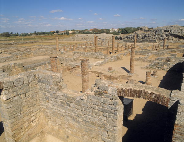 View of the ruins (photo)  from Roman
