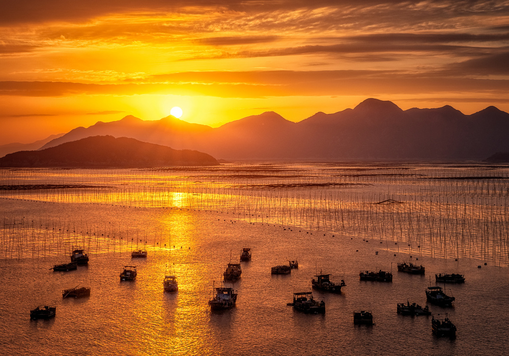 Fischerboote bei Sonnenuntergang. from Shimei Yan
