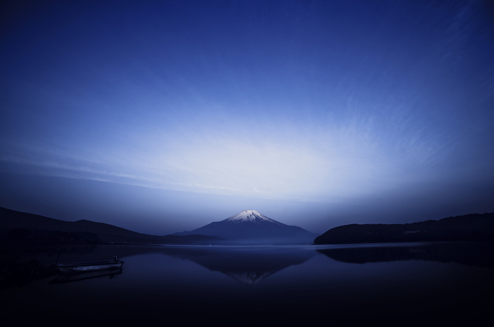 Blaues Symbol des frühen Morgens from Takashi Suzuki