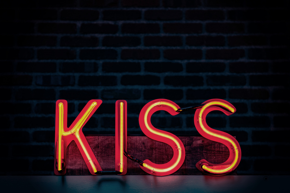 Kuss in Neon from Tim Mossholder