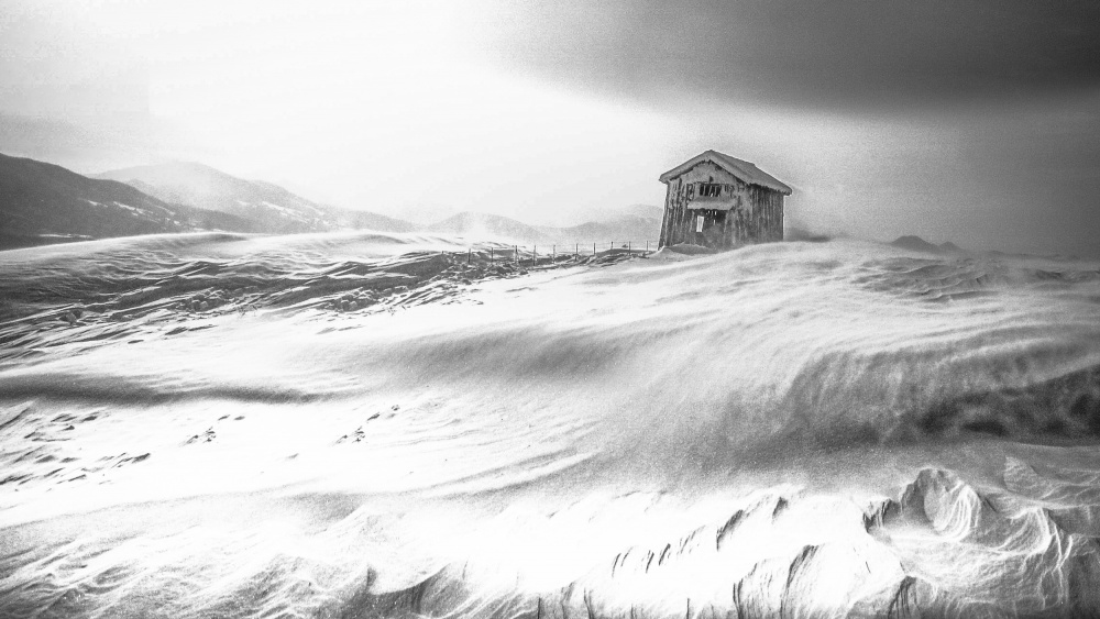 Eine Hütte im verschneiten Schneesturm from YoungIl Kim